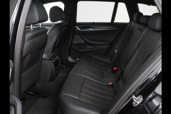 BMW 5 Serie 530e xDrive M Sport | Panoramadak | Harman/Kardon | Stoel & stuurverwarming | Adaptive cruise | Camera | Trekhaak | Carplay | Achterbankverwarming | Live Cockpit | Sportstoelen BMW 5 Serie 530e xDrive M Sport | Panoramadak | Harman/Kardon | Stoel & stuurverwarming | Adaptive cruise | Camera | Trekhaak | Carplay | Achterbankverwarming | Live Cockpit | Sportstoelen