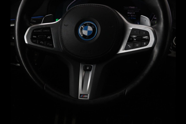BMW 5 Serie 530e xDrive M Sport | Panoramadak | Harman/Kardon | Stoel & stuurverwarming | Adaptive cruise | Camera | Trekhaak | Carplay | Achterbankverwarming | Live Cockpit | Sportstoelen BMW 5 Serie 530e xDrive M Sport | Panoramadak | Harman/Kardon | Stoel & stuurverwarming | Adaptive cruise | Camera | Trekhaak | Carplay | Achterbankverwarming | Live Cockpit | Sportstoelen