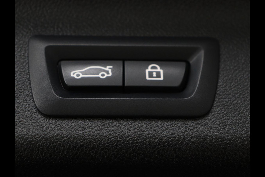 BMW 5 Serie 530e xDrive M Sport | Panoramadak | Harman/Kardon | Stoel & stuurverwarming | Adaptive cruise | Camera | Trekhaak | Carplay | Achterbankverwarming | Live Cockpit | Sportstoelen BMW 5 Serie 530e xDrive M Sport | Panoramadak | Harman/Kardon | Stoel & stuurverwarming | Adaptive cruise | Camera | Trekhaak | Carplay | Achterbankverwarming | Live Cockpit | Sportstoelen