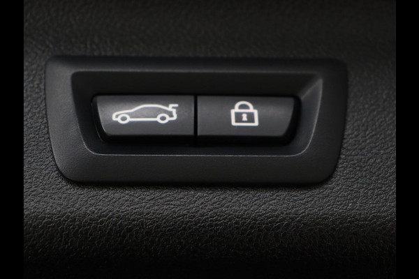 BMW 5 Serie 530e xDrive M Sport | Panoramadak | Harman/Kardon | Stoel & stuurverwarming | Adaptive cruise | Camera | Trekhaak | Carplay | Achterbankverwarming | Live Cockpit | Sportstoelen BMW 5 Serie 530e xDrive M Sport | Panoramadak | Harman/Kardon | Stoel & stuurverwarming | Adaptive cruise | Camera | Trekhaak | Carplay | Achterbankverwarming | Live Cockpit | Sportstoelen