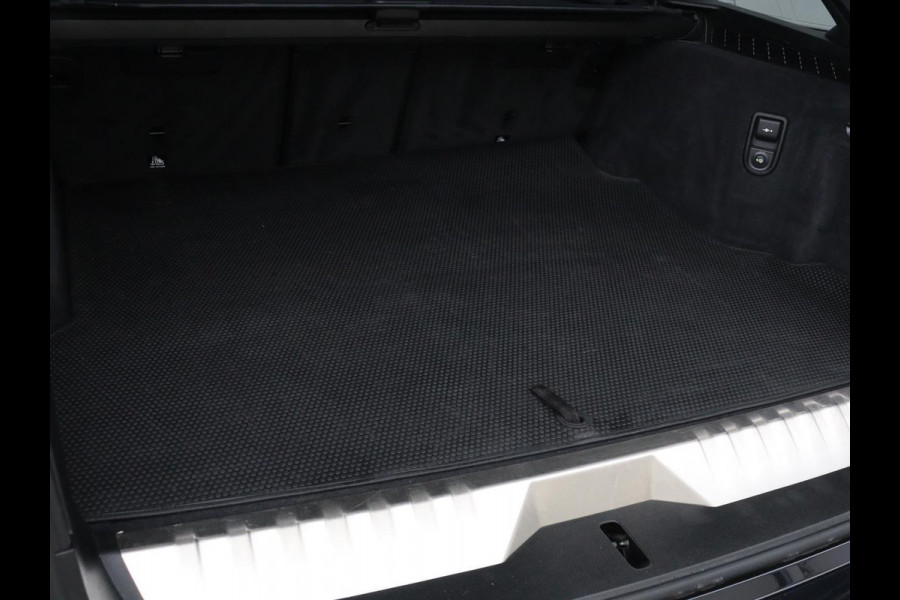 BMW 5 Serie 530e xDrive M Sport | Panoramadak | Harman/Kardon | Stoel & stuurverwarming | Adaptive cruise | Camera | Trekhaak | Carplay | Achterbankverwarming | Live Cockpit | Sportstoelen BMW 5 Serie 530e xDrive M Sport | Panoramadak | Harman/Kardon | Stoel & stuurverwarming | Adaptive cruise | Camera | Trekhaak | Carplay | Achterbankverwarming | Live Cockpit | Sportstoelen