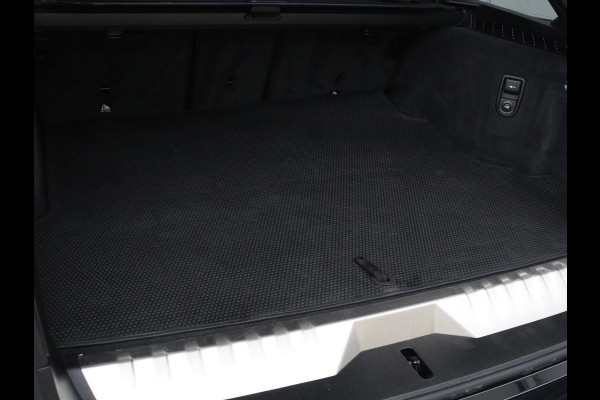 BMW 5 Serie 530e xDrive M Sport | Panoramadak | Harman/Kardon | Stoel & stuurverwarming | Adaptive cruise | Camera | Trekhaak | Carplay | Achterbankverwarming | Live Cockpit | Sportstoelen BMW 5 Serie 530e xDrive M Sport | Panoramadak | Harman/Kardon | Stoel & stuurverwarming | Adaptive cruise | Camera | Trekhaak | Carplay | Achterbankverwarming | Live Cockpit | Sportstoelen