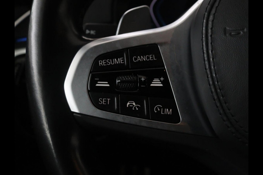 BMW 5 Serie 530e xDrive M Sport | Panoramadak | Harman/Kardon | Stoel & stuurverwarming | Adaptive cruise | Camera | Trekhaak | Carplay | Achterbankverwarming | Live Cockpit | Sportstoelen BMW 5 Serie 530e xDrive M Sport | Panoramadak | Harman/Kardon | Stoel & stuurverwarming | Adaptive cruise | Camera | Trekhaak | Carplay | Achterbankverwarming | Live Cockpit | Sportstoelen