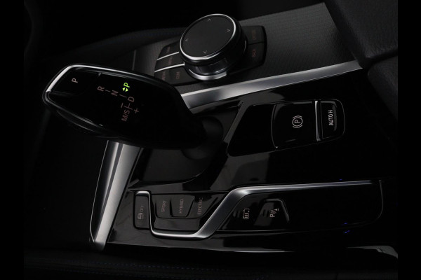 BMW 5 Serie 530e xDrive M Sport | Panoramadak | Harman/Kardon | Stoel & stuurverwarming | Adaptive cruise | Camera | Trekhaak | Carplay | Achterbankverwarming | Live Cockpit | Sportstoelen BMW 5 Serie 530e xDrive M Sport | Panoramadak | Harman/Kardon | Stoel & stuurverwarming | Adaptive cruise | Camera | Trekhaak | Carplay | Achterbankverwarming | Live Cockpit | Sportstoelen