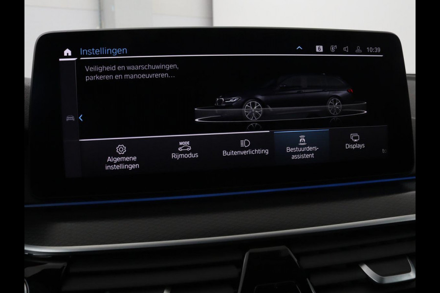 BMW 5 Serie 530e xDrive M Sport | Panoramadak | Harman/Kardon | Stoel & stuurverwarming | Adaptive cruise | Camera | Trekhaak | Carplay | Achterbankverwarming | Live Cockpit | Sportstoelen BMW 5 Serie 530e xDrive M Sport | Panoramadak | Harman/Kardon | Stoel & stuurverwarming | Adaptive cruise | Camera | Trekhaak | Carplay | Achterbankverwarming | Live Cockpit | Sportstoelen