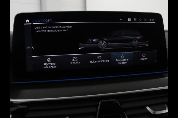 BMW 5 Serie 530e xDrive M Sport | Panoramadak | Harman/Kardon | Stoel & stuurverwarming | Adaptive cruise | Camera | Trekhaak | Carplay | Achterbankverwarming | Live Cockpit | Sportstoelen BMW 5 Serie 530e xDrive M Sport | Panoramadak | Harman/Kardon | Stoel & stuurverwarming | Adaptive cruise | Camera | Trekhaak | Carplay | Achterbankverwarming | Live Cockpit | Sportstoelen