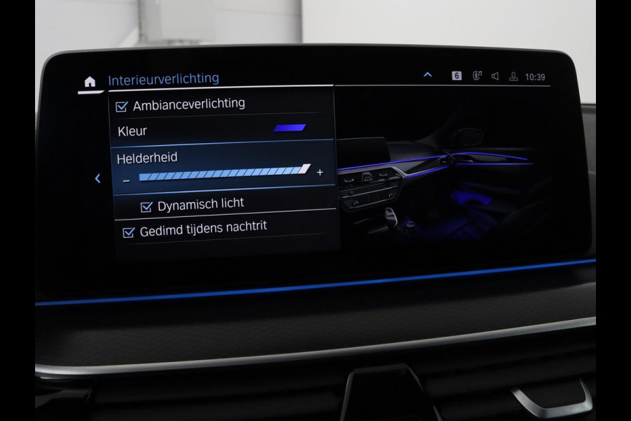 BMW 5 Serie 530e xDrive M Sport | Panoramadak | Harman/Kardon | Stoel & stuurverwarming | Adaptive cruise | Camera | Trekhaak | Carplay | Achterbankverwarming | Live Cockpit | Sportstoelen BMW 5 Serie 530e xDrive M Sport | Panoramadak | Harman/Kardon | Stoel & stuurverwarming | Adaptive cruise | Camera | Trekhaak | Carplay | Achterbankverwarming | Live Cockpit | Sportstoelen