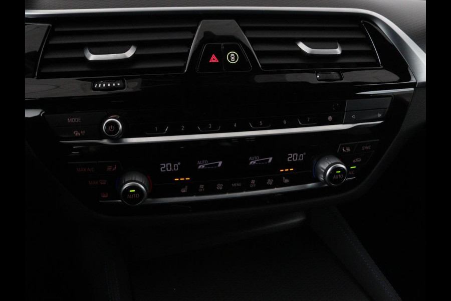 BMW 5 Serie 530e xDrive M Sport | Panoramadak | Harman/Kardon | Stoel & stuurverwarming | Adaptive cruise | Camera | Trekhaak | Carplay | Achterbankverwarming | Live Cockpit | Sportstoelen BMW 5 Serie 530e xDrive M Sport | Panoramadak | Harman/Kardon | Stoel & stuurverwarming | Adaptive cruise | Camera | Trekhaak | Carplay | Achterbankverwarming | Live Cockpit | Sportstoelen
