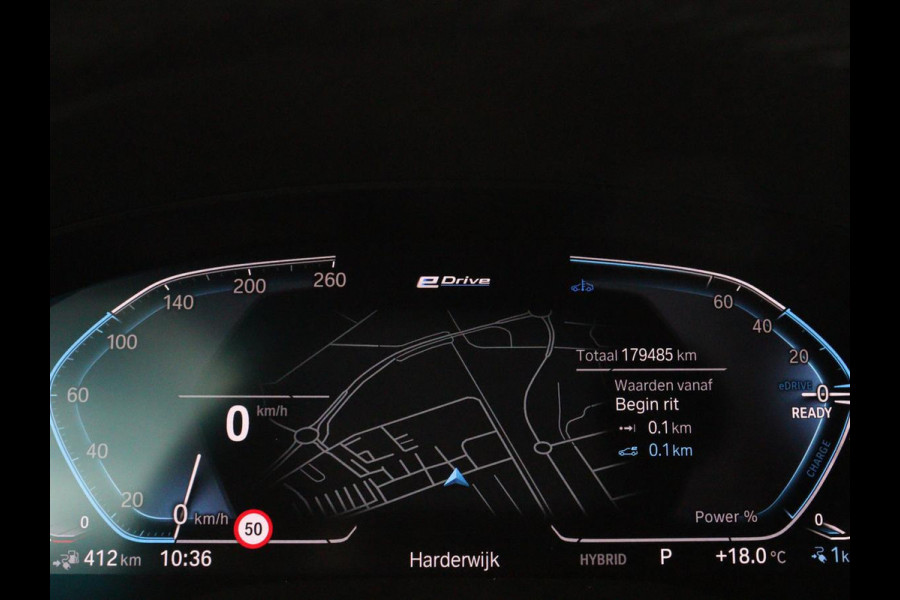 BMW 5 Serie 530e xDrive M Sport | Panoramadak | Harman/Kardon | Stoel & stuurverwarming | Adaptive cruise | Camera | Trekhaak | Carplay | Achterbankverwarming | Live Cockpit | Sportstoelen BMW 5 Serie 530e xDrive M Sport | Panoramadak | Harman/Kardon | Stoel & stuurverwarming | Adaptive cruise | Camera | Trekhaak | Carplay | Achterbankverwarming | Live Cockpit | Sportstoelen
