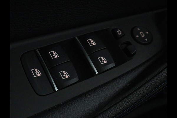 BMW 5 Serie 530e xDrive M Sport | Panoramadak | Harman/Kardon | Stoel & stuurverwarming | Adaptive cruise | Camera | Trekhaak | Carplay | Achterbankverwarming | Live Cockpit | Sportstoelen BMW 5 Serie 530e xDrive M Sport | Panoramadak | Harman/Kardon | Stoel & stuurverwarming | Adaptive cruise | Camera | Trekhaak | Carplay | Achterbankverwarming | Live Cockpit | Sportstoelen