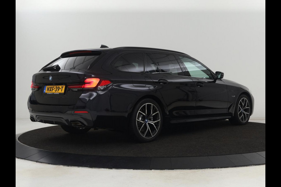 BMW 5 Serie 530e xDrive M Sport | Panoramadak | Harman/Kardon | Stoel & stuurverwarming | Adaptive cruise | Camera | Trekhaak | Carplay | Achterbankverwarming | Live Cockpit | Sportstoelen BMW 5 Serie 530e xDrive M Sport | Panoramadak | Harman/Kardon | Stoel & stuurverwarming | Adaptive cruise | Camera | Trekhaak | Carplay | Achterbankverwarming | Live Cockpit | Sportstoelen