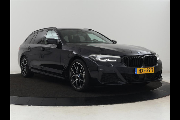 BMW 5 Serie 530e xDrive M Sport | Panoramadak | Harman/Kardon | Stoel & stuurverwarming | Adaptive cruise | Camera | Trekhaak | Carplay | Achterbankverwarming | Live Cockpit | Sportstoelen BMW 5 Serie 530e xDrive M Sport | Panoramadak | Harman/Kardon | Stoel & stuurverwarming | Adaptive cruise | Camera | Trekhaak | Carplay | Achterbankverwarming | Live Cockpit | Sportstoelen