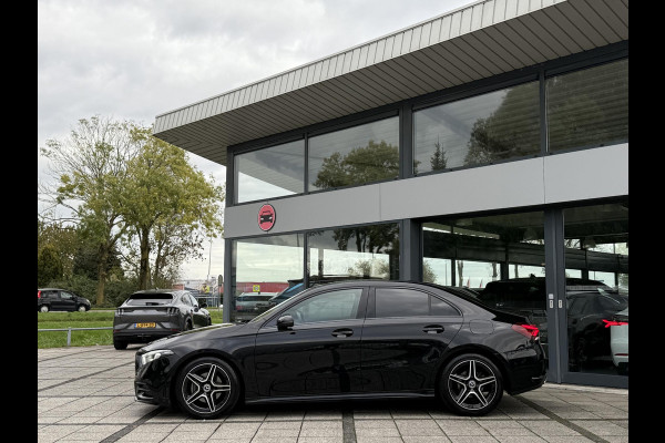Mercedes-Benz A-Klasse 180 Aut. Business Sol. AMG | Trekhaak | Navi | Camera | Sfeer Verlichting | Mercedes-Benz A-Klasse 180 Aut. Business Sol. AMG | Trekhaak | Navi | Camera | Sfeer Verlichting |