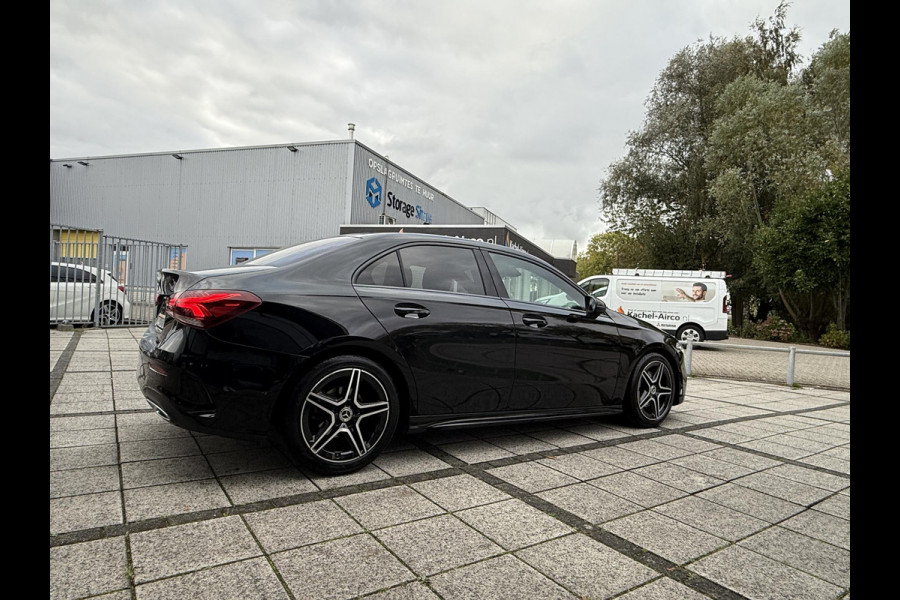 Mercedes-Benz A-Klasse 180 Aut. Business Sol. AMG | Trekhaak | Navi | Camera | Sfeer Verlichting | Mercedes-Benz A-Klasse 180 Aut. Business Sol. AMG | Trekhaak | Navi | Camera | Sfeer Verlichting |
