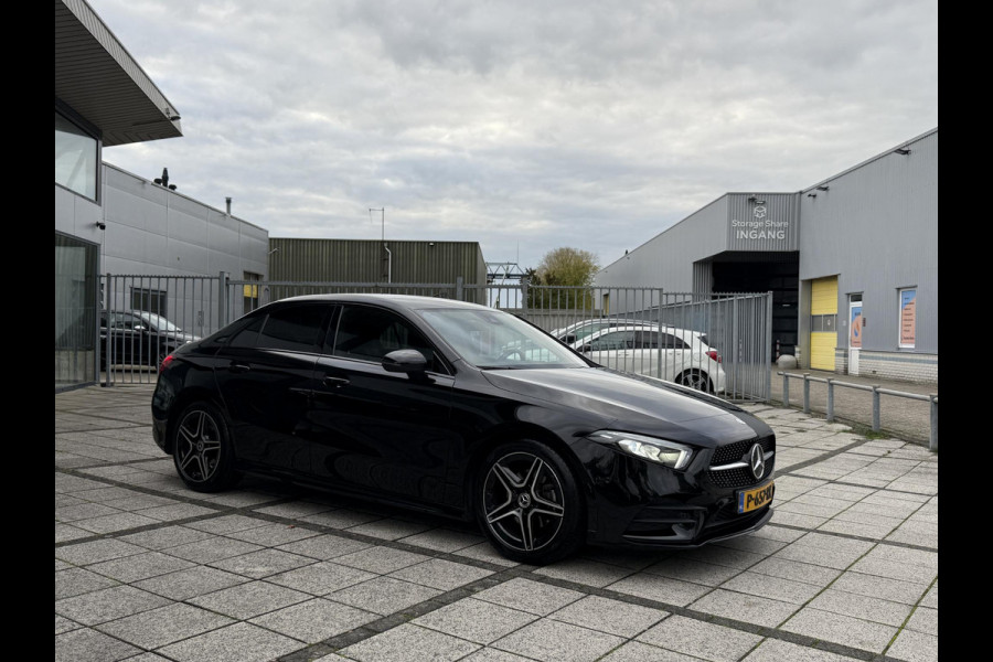Mercedes-Benz A-Klasse 180 Aut. Business Sol. AMG | Trekhaak | Navi | Camera | Sfeer Verlichting | Mercedes-Benz A-Klasse 180 Aut. Business Sol. AMG | Trekhaak | Navi | Camera | Sfeer Verlichting |