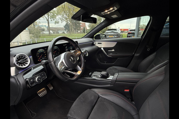 Mercedes-Benz A-Klasse 180 Aut. Business Sol. AMG | Trekhaak | Navi | Camera | Sfeer Verlichting | Mercedes-Benz A-Klasse 180 Aut. Business Sol. AMG | Trekhaak | Navi | Camera | Sfeer Verlichting |