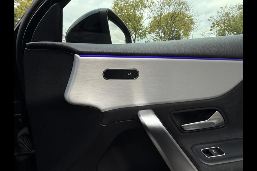 Mercedes-Benz A-Klasse 180 Aut. Business Sol. AMG | Trekhaak | Navi | Camera | Sfeer Verlichting | Mercedes-Benz A-Klasse 180 Aut. Business Sol. AMG | Trekhaak | Navi | Camera | Sfeer Verlichting |