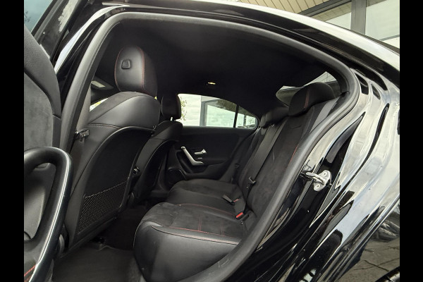 Mercedes-Benz A-Klasse 180 Aut. Business Sol. AMG | Trekhaak | Navi | Camera | Sfeer Verlichting | Mercedes-Benz A-Klasse 180 Aut. Business Sol. AMG | Trekhaak | Navi | Camera | Sfeer Verlichting |