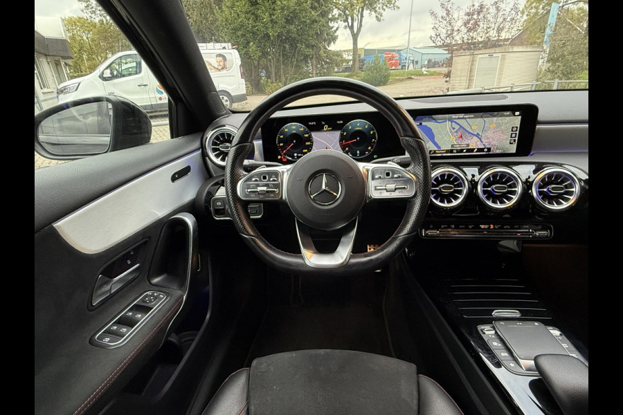 Mercedes-Benz A-Klasse 180 Aut. Business Sol. AMG | Trekhaak | Navi | Camera | Sfeer Verlichting | Mercedes-Benz A-Klasse 180 Aut. Business Sol. AMG | Trekhaak | Navi | Camera | Sfeer Verlichting |