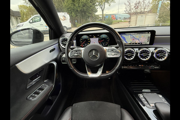 Mercedes-Benz A-Klasse 180 Aut. Business Sol. AMG | Trekhaak | Navi | Camera | Sfeer Verlichting | Mercedes-Benz A-Klasse 180 Aut. Business Sol. AMG | Trekhaak | Navi | Camera | Sfeer Verlichting |