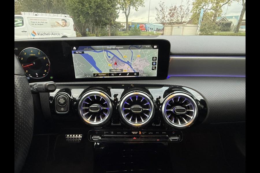Mercedes-Benz A-Klasse 180 Aut. Business Sol. AMG | Trekhaak | Navi | Camera | Sfeer Verlichting | Mercedes-Benz A-Klasse 180 Aut. Business Sol. AMG | Trekhaak | Navi | Camera | Sfeer Verlichting |