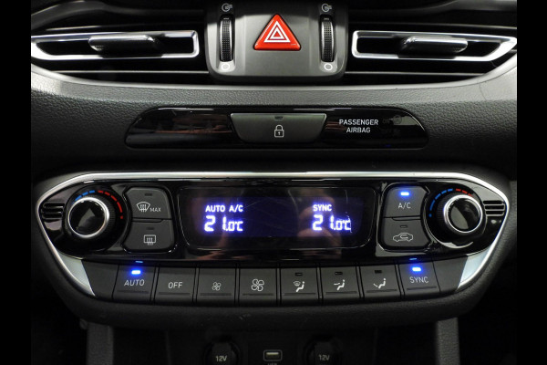 Hyundai i30 1.0 T-GDi MHEV Comfort Smart NAVI/SCHUIFDAK/CAMERA/LED/17"LMV! Hyundai i30 1.0 T-GDi MHEV Comfort Smart NAVI/SCHUIFDAK/CAMERA/LED/17"LMV!