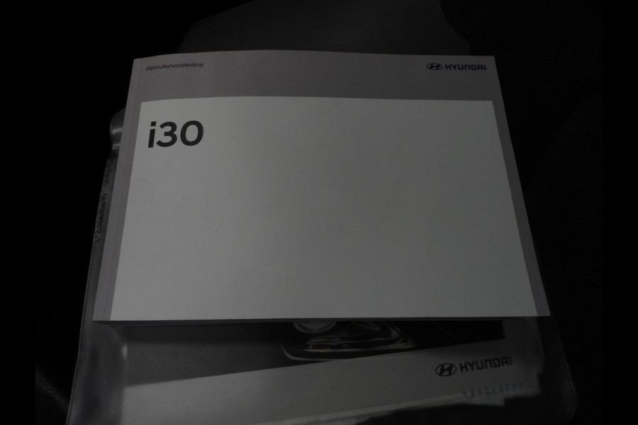 Hyundai i30 1.0 T-GDi MHEV Comfort Smart NAVI/SCHUIFDAK/CAMERA/LED/17"LMV! Hyundai i30 1.0 T-GDi MHEV Comfort Smart NAVI/SCHUIFDAK/CAMERA/LED/17"LMV!