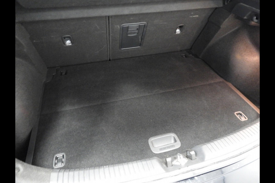 Hyundai i30 1.0 T-GDi MHEV Comfort Smart NAVI/SCHUIFDAK/CAMERA/LED/17"LMV! Hyundai i30 1.0 T-GDi MHEV Comfort Smart NAVI/SCHUIFDAK/CAMERA/LED/17"LMV!