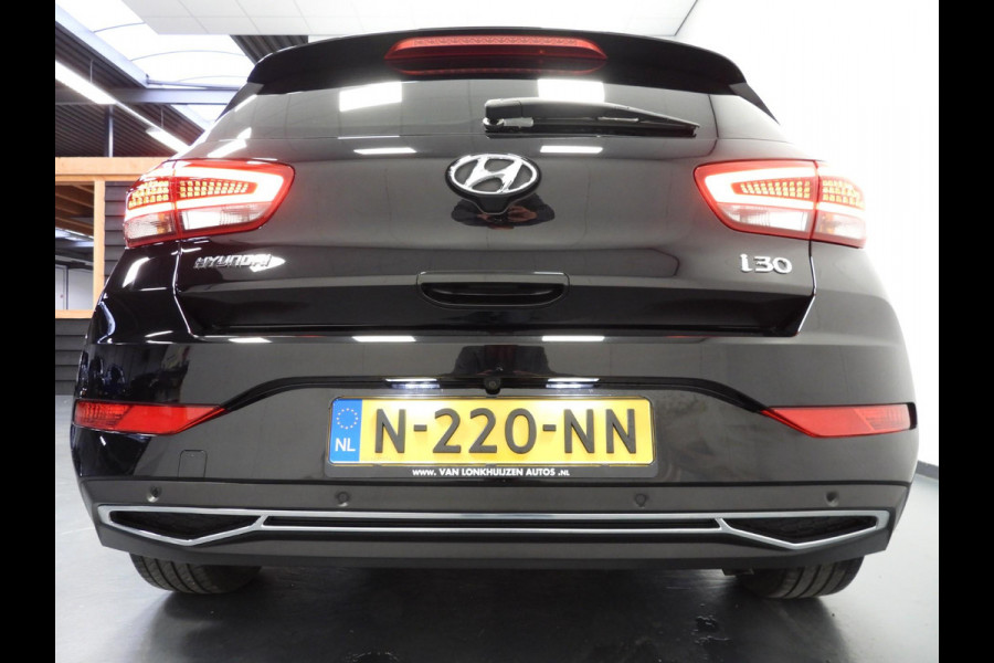 Hyundai i30 1.0 T-GDi MHEV Comfort Smart NAVI/SCHUIFDAK/CAMERA/LED/17"LMV! Hyundai i30 1.0 T-GDi MHEV Comfort Smart NAVI/SCHUIFDAK/CAMERA/LED/17"LMV!