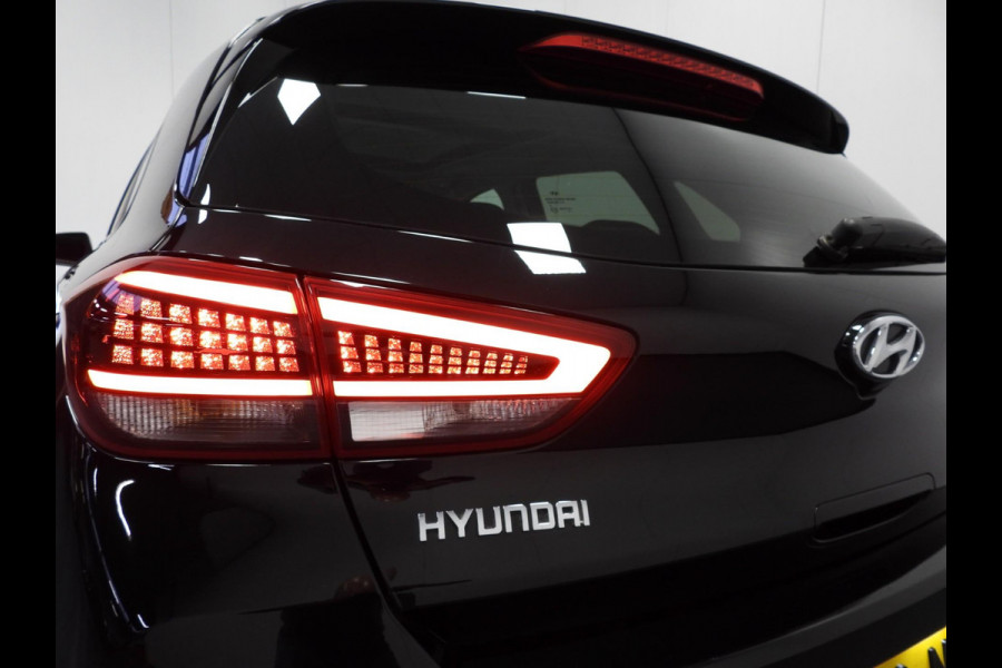 Hyundai i30 1.0 T-GDi MHEV Comfort Smart NAVI/SCHUIFDAK/CAMERA/LED/17"LMV! Hyundai i30 1.0 T-GDi MHEV Comfort Smart NAVI/SCHUIFDAK/CAMERA/LED/17"LMV!