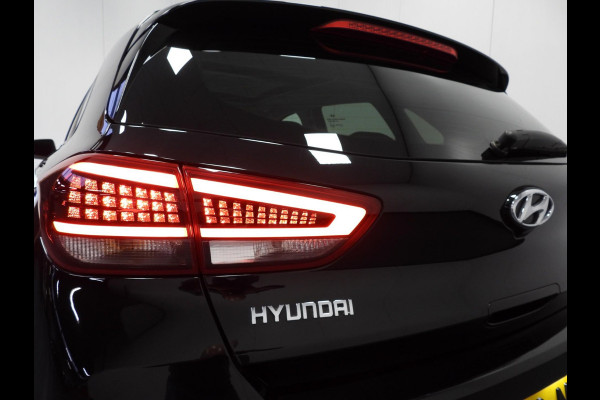 Hyundai i30 1.0 T-GDi MHEV Comfort Smart NAVI/SCHUIFDAK/CAMERA/LED/17"LMV! Hyundai i30 1.0 T-GDi MHEV Comfort Smart NAVI/SCHUIFDAK/CAMERA/LED/17"LMV!