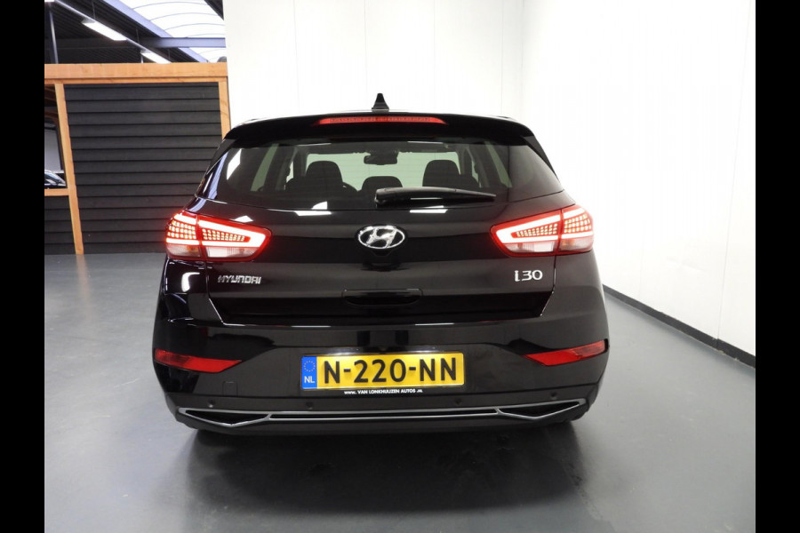 Hyundai i30 1.0 T-GDi MHEV Comfort Smart NAVI/SCHUIFDAK/CAMERA/LED/17"LMV! Hyundai i30 1.0 T-GDi MHEV Comfort Smart NAVI/SCHUIFDAK/CAMERA/LED/17"LMV!