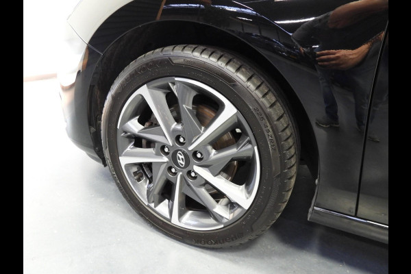 Hyundai i30 1.0 T-GDi MHEV Comfort Smart NAVI/SCHUIFDAK/CAMERA/LED/17"LMV! Hyundai i30 1.0 T-GDi MHEV Comfort Smart NAVI/SCHUIFDAK/CAMERA/LED/17"LMV!