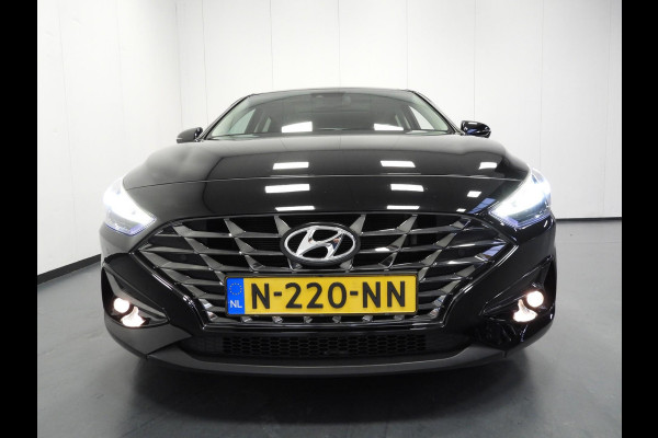 Hyundai i30 1.0 T-GDi MHEV Comfort Smart NAVI/SCHUIFDAK/CAMERA/LED/17"LMV! Hyundai i30 1.0 T-GDi MHEV Comfort Smart NAVI/SCHUIFDAK/CAMERA/LED/17"LMV!