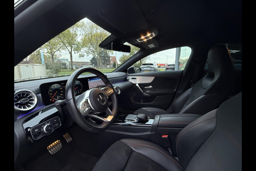 Mercedes-Benz CLA-Klasse 180 Aut. Business Sol. AMG | Navi | Camera | Sport Stoelen | Mercedes-Benz CLA-Klasse 180 Aut. Business Sol. AMG | Navi | Camera | Sport Stoelen |