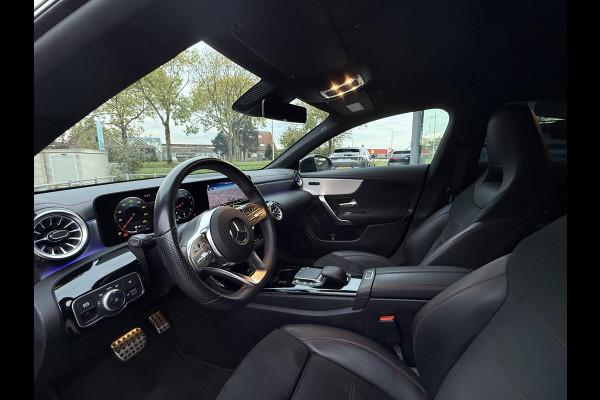 Mercedes-Benz CLA-Klasse 180 Aut. Business Sol. AMG | Navi | Camera | Sport Stoelen | Mercedes-Benz CLA-Klasse 180 Aut. Business Sol. AMG | Navi | Camera | Sport Stoelen |