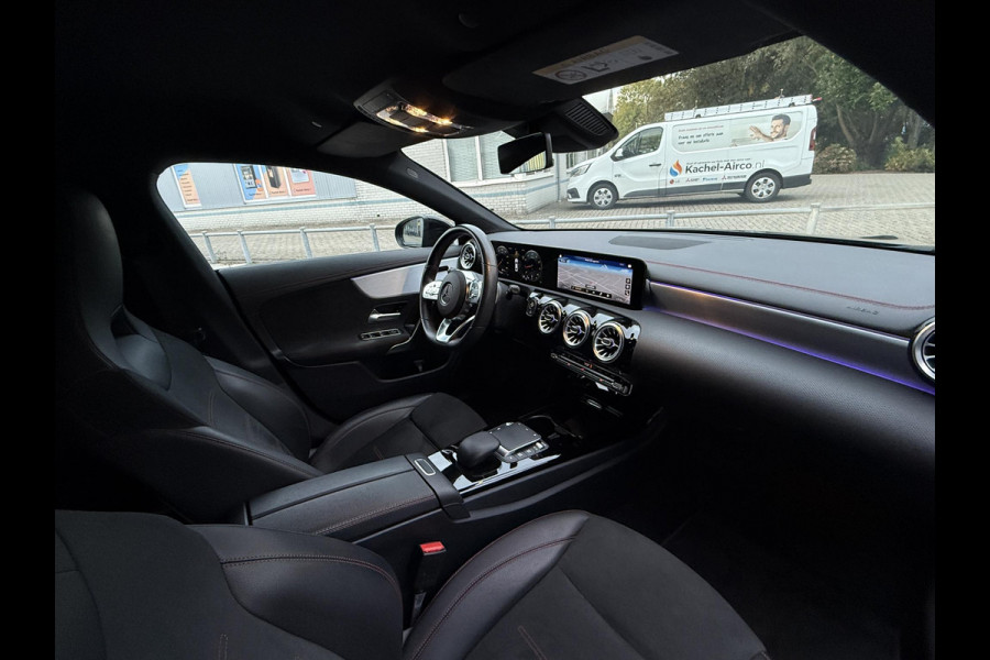 Mercedes-Benz CLA-Klasse 180 Aut. Business Sol. AMG | Navi | Camera | Sport Stoelen | Mercedes-Benz CLA-Klasse 180 Aut. Business Sol. AMG | Navi | Camera | Sport Stoelen |
