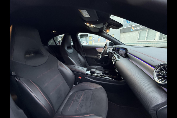 Mercedes-Benz CLA-Klasse 180 Aut. Business Sol. AMG | Navi | Camera | Sport Stoelen | Mercedes-Benz CLA-Klasse 180 Aut. Business Sol. AMG | Navi | Camera | Sport Stoelen |