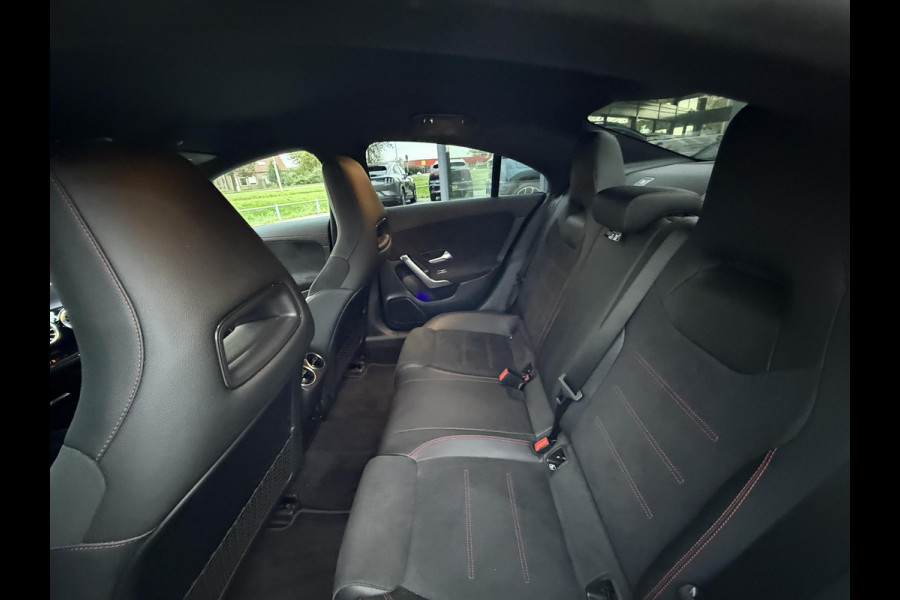 Mercedes-Benz CLA-Klasse 180 Aut. Business Sol. AMG | Navi | Camera | Sport Stoelen | Mercedes-Benz CLA-Klasse 180 Aut. Business Sol. AMG | Navi | Camera | Sport Stoelen |