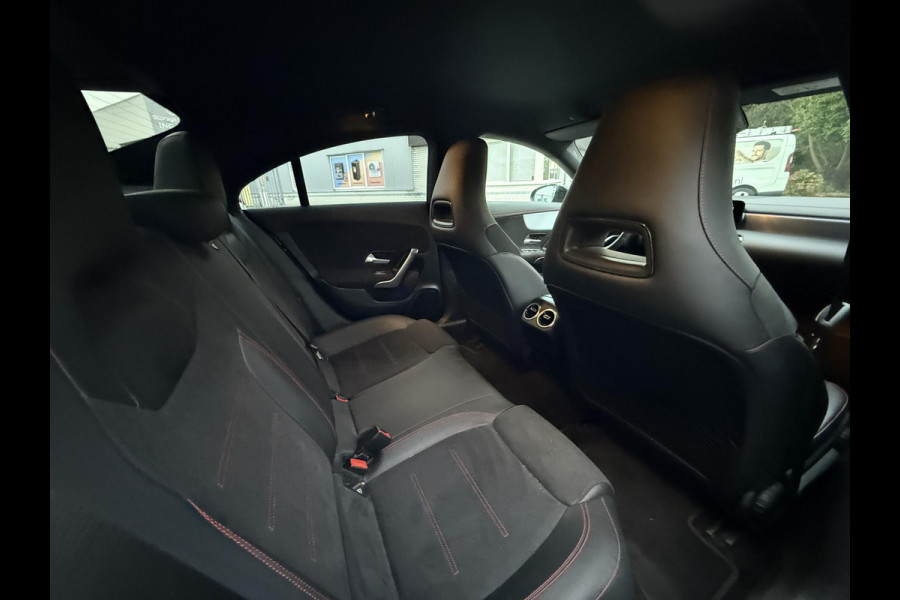 Mercedes-Benz CLA-Klasse 180 Aut. Business Sol. AMG | Navi | Camera | Sport Stoelen | Mercedes-Benz CLA-Klasse 180 Aut. Business Sol. AMG | Navi | Camera | Sport Stoelen |