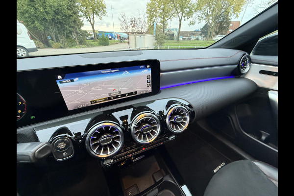 Mercedes-Benz CLA-Klasse 180 Aut. Business Sol. AMG | Navi | Camera | Sport Stoelen | Mercedes-Benz CLA-Klasse 180 Aut. Business Sol. AMG | Navi | Camera | Sport Stoelen |