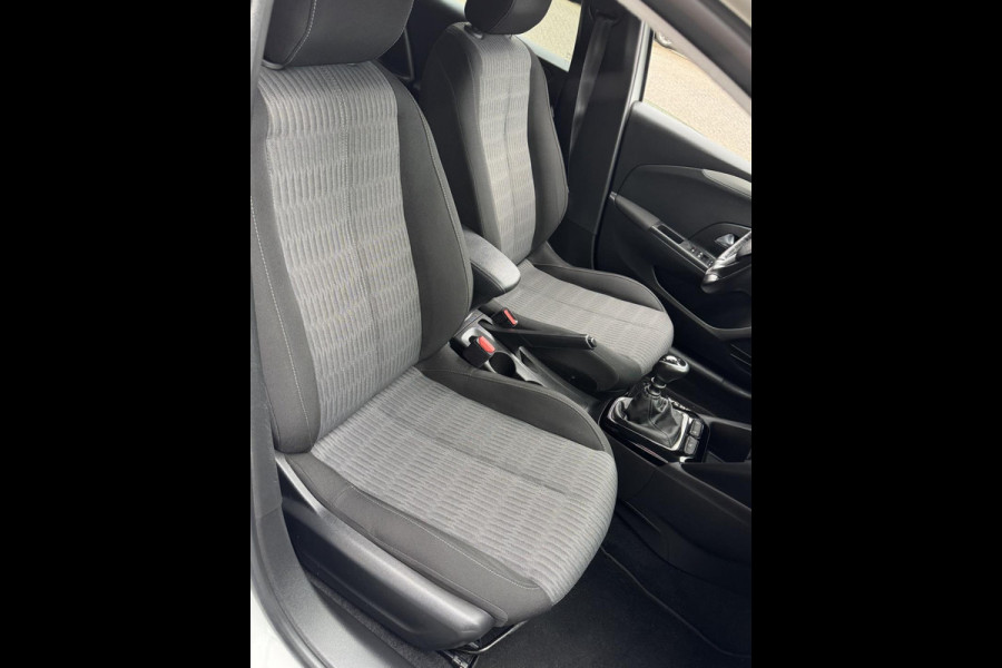 Opel Corsa 1.2 Turbo Edition 101PK - Navigatie I Airco I PDC I Comfort pakket I Sport velgen I Dealer onderhouden