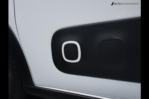 Citroën C3 1.2 PureTech S&S Black & White Edition (APPLE CARPLAY,LED,KEYLESS,DODEHOEK,CAMERA,AIRBUMP,CRUISE,CLIMATE,LM-VELGEN) Citroën C3 1.2 PureTech S&S Black & White Edition (APPLE CARPLAY,LED,KEYLESS,DODEHOEK,CAMERA,AIRBUMP,CRUISE,CLIMATE,LM-VELGEN)