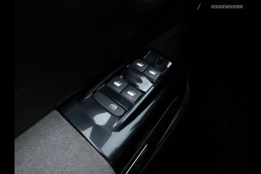 Citroën C3 1.2 PureTech S&S Black & White Edition (APPLE CARPLAY,LED,KEYLESS,DODEHOEK,CAMERA,AIRBUMP,CRUISE,CLIMATE,LM-VELGEN) Citroën C3 1.2 PureTech S&S Black & White Edition (APPLE CARPLAY,LED,KEYLESS,DODEHOEK,CAMERA,AIRBUMP,CRUISE,CLIMATE,LM-VELGEN)