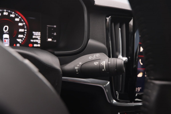 Volvo V90 2.0 D3 Kinetic|Navi Parkpilot Nap Trekhaak Cruise Control Lane Assist ACC Virtual Cockpit Volvo V90 2.0 D3 Kinetic|Navi Parkpilot Nap Trekhaak Cruise Control Lane Assist ACC Virtual Cockpit