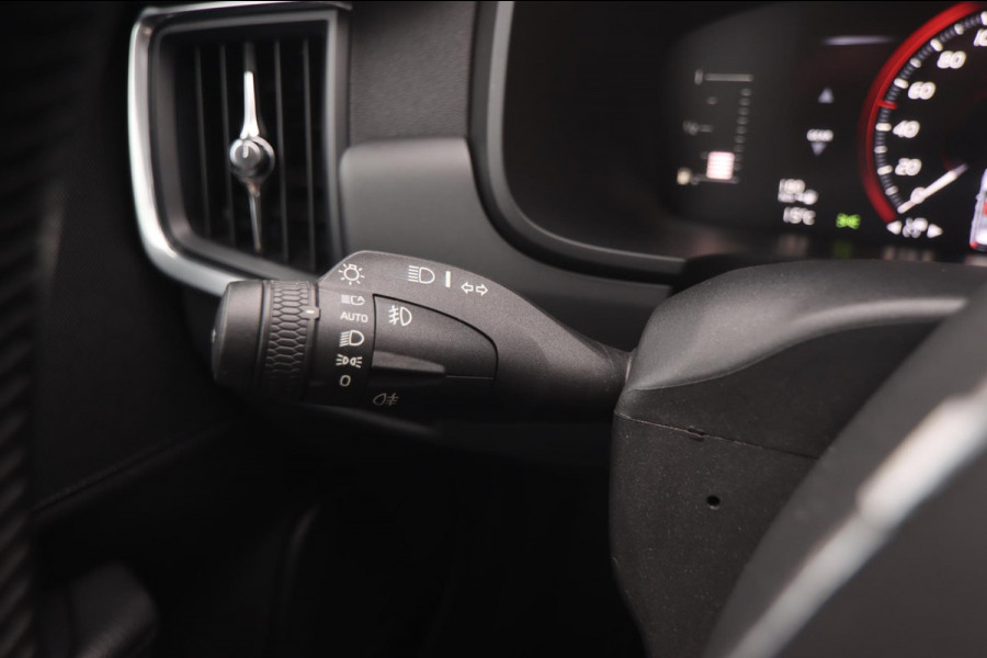 Volvo V90 2.0 D3 Kinetic|Navi Parkpilot Nap Trekhaak Cruise Control Lane Assist ACC Virtual Cockpit Volvo V90 2.0 D3 Kinetic|Navi Parkpilot Nap Trekhaak Cruise Control Lane Assist ACC Virtual Cockpit