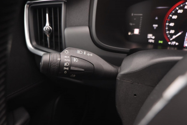 Volvo V90 2.0 D3 Kinetic|Navi Parkpilot Nap Trekhaak Cruise Control Lane Assist ACC Virtual Cockpit Volvo V90 2.0 D3 Kinetic|Navi Parkpilot Nap Trekhaak Cruise Control Lane Assist ACC Virtual Cockpit