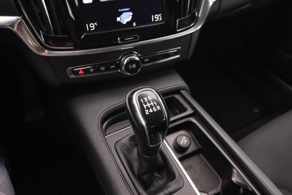 Volvo V90 2.0 D3 Kinetic|Navi Parkpilot Nap Trekhaak Cruise Control Lane Assist ACC Virtual Cockpit Volvo V90 2.0 D3 Kinetic|Navi Parkpilot Nap Trekhaak Cruise Control Lane Assist ACC Virtual Cockpit