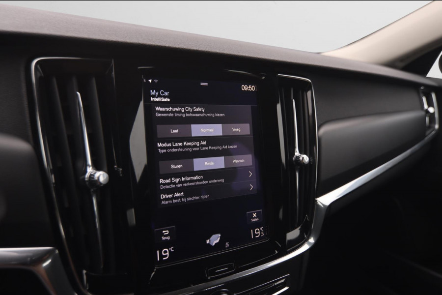 Volvo V90 2.0 D3 Kinetic|Navi Parkpilot Nap Trekhaak Cruise Control Lane Assist ACC Virtual Cockpit Volvo V90 2.0 D3 Kinetic|Navi Parkpilot Nap Trekhaak Cruise Control Lane Assist ACC Virtual Cockpit