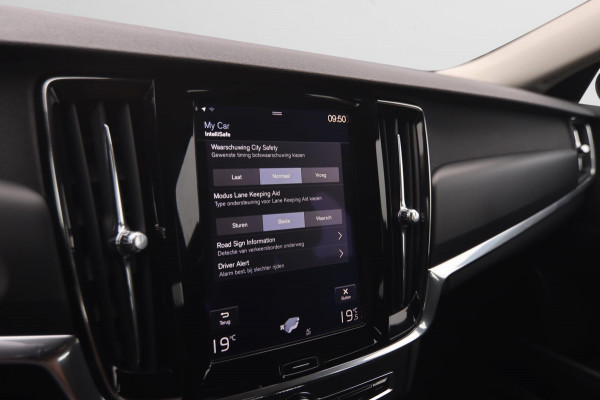 Volvo V90 2.0 D3 Kinetic|Navi Parkpilot Nap Trekhaak Cruise Control Lane Assist ACC Virtual Cockpit Volvo V90 2.0 D3 Kinetic|Navi Parkpilot Nap Trekhaak Cruise Control Lane Assist ACC Virtual Cockpit